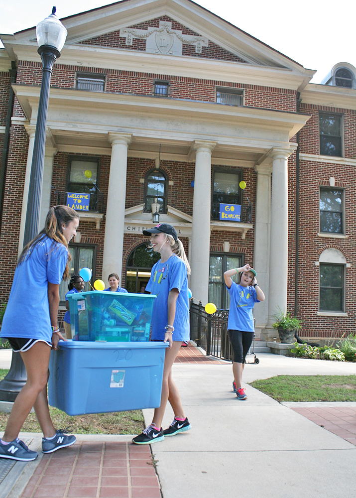 students moving in